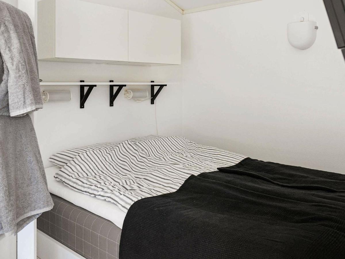 4 Person Holiday Home In Sk Rhamn คาร์แฮมน์ ห้อง รูปภาพ